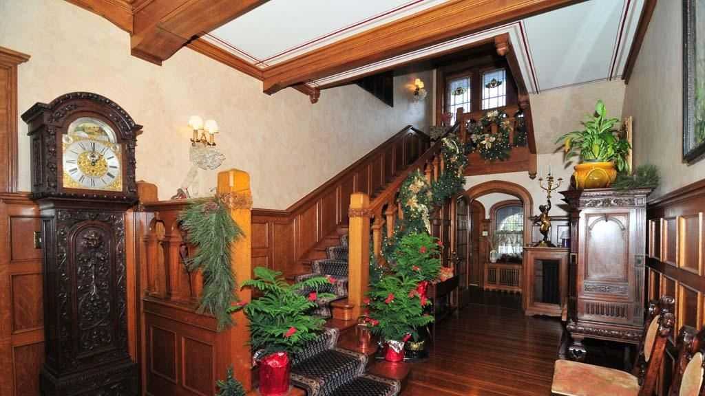 Take a look inside this magnificent Milwaukee mansion