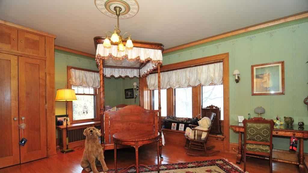 Take a look inside this magnificent Milwaukee mansion