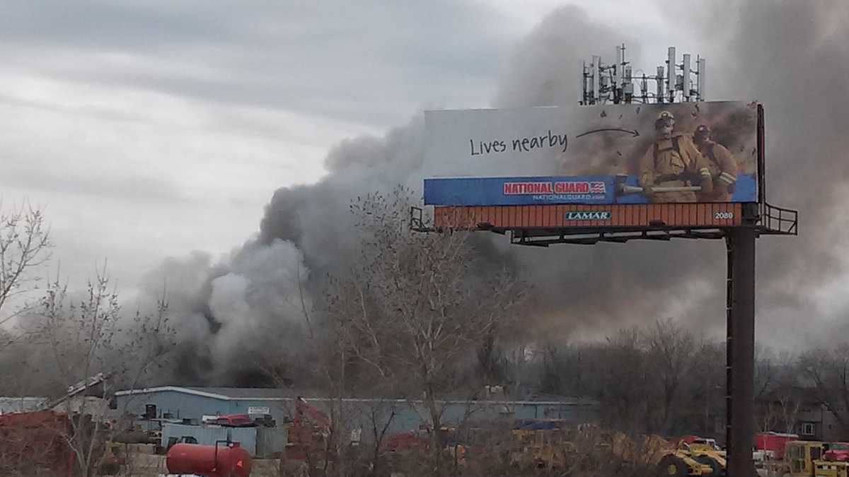 Fire at Milwaukee salvage yard destroys building