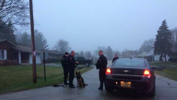 Muskego police searching for two men who ran from stolen car