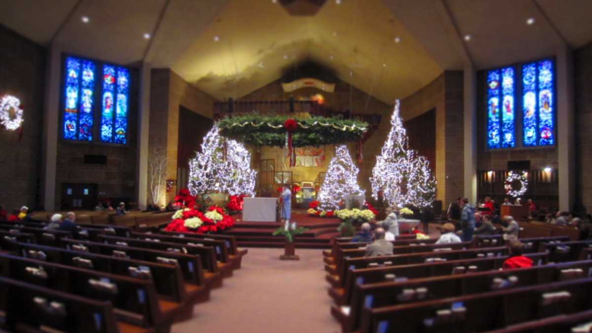 Wisconsin bill would allow live Christmas trees in churches