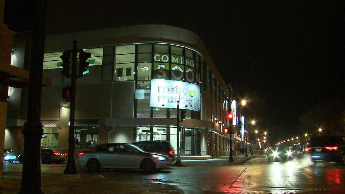 Metro Market in Shorewood opens Tuesday morning