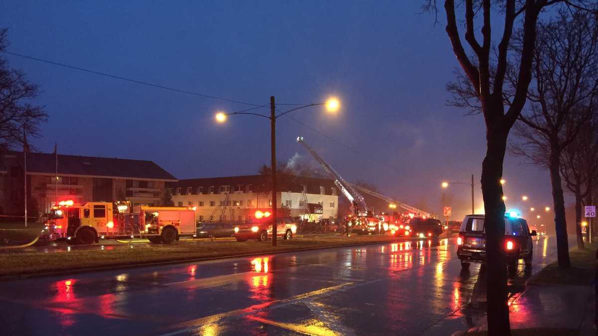 Fire breaks out at apartment building in Milwaukee