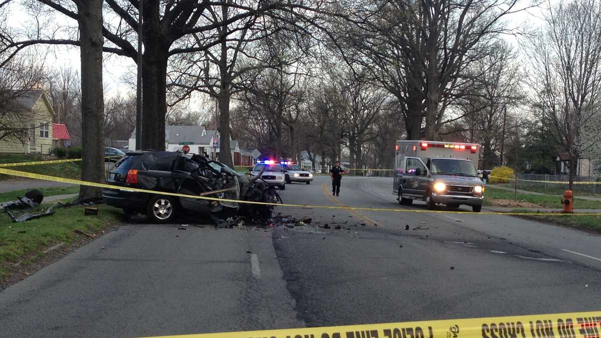 Woman killed after vehicle strikes tree on Algonquin Parkway