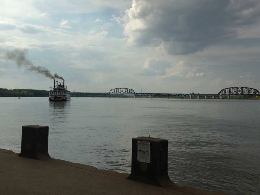 Belle of Cincinnati wins Great Steamboat Race