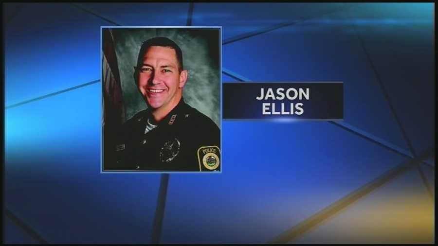 A congressman met with the family of slain Bardstown police officer Jason Ellis to honor him.