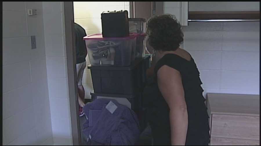 Uofl Freshmen Move In To Dorms Wednesday