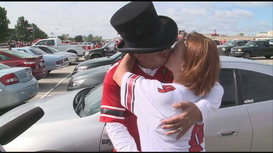 Cards fans tie knot in tailgate wedding
