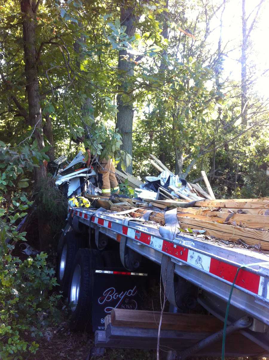 Images 1 killed in Gene Snyder crash