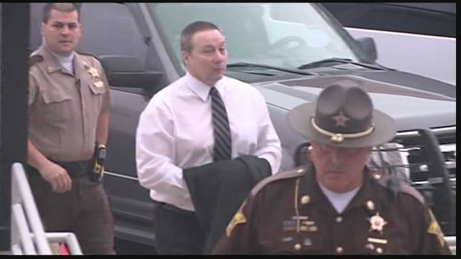 David Camm's defense went high-tech Tuesday in an effort to convince jurors Camm did not kill his wife and two young children 13 years ago.