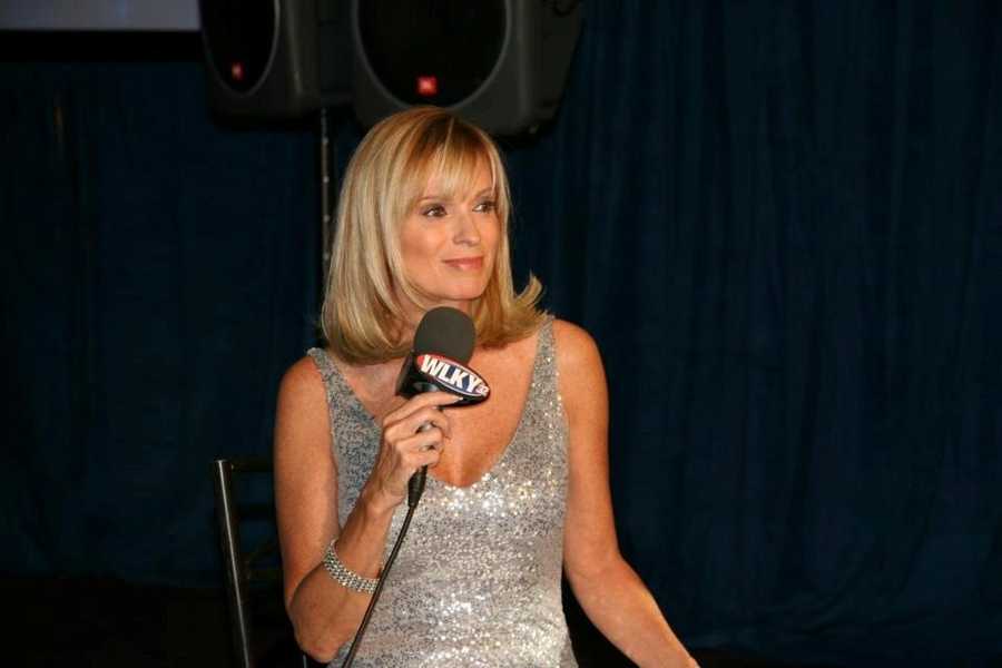 vicki bell awards 2011.jpg Vicki at the Bell Awards in 2011.