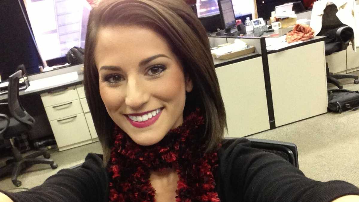 Images WLKY celebrates selfie  as Word  of the Year 2013