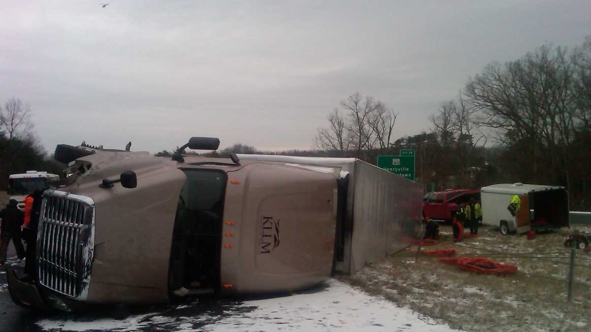 I-65 N reopens after crash near Henryville