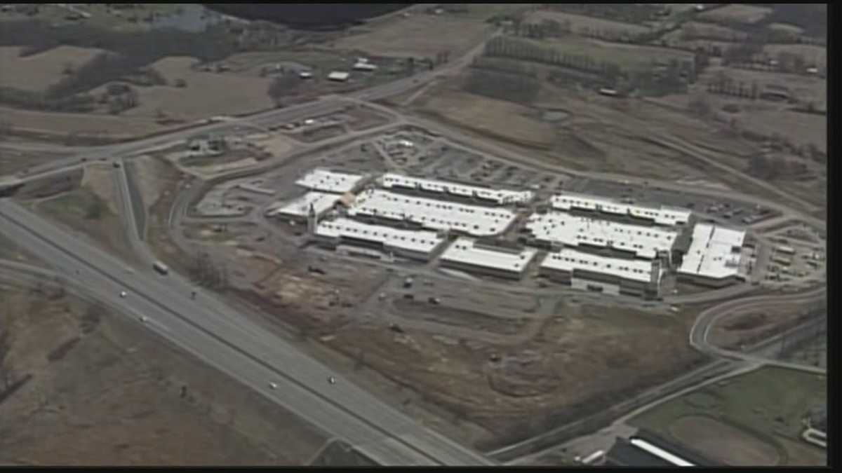 30 stores participating in outlet mall job fair today