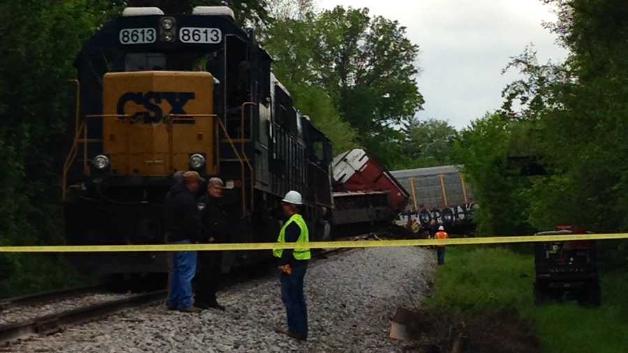 Police at scene of S. Indiana train derailment