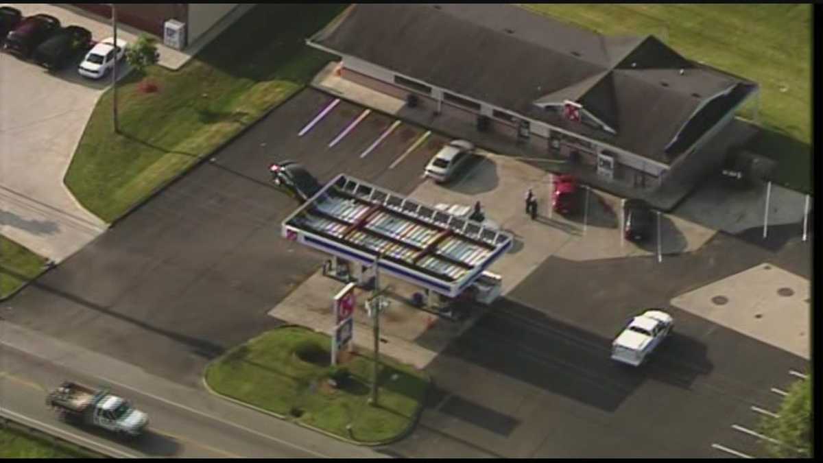 Images: Police search for suspect after Circle K robbery