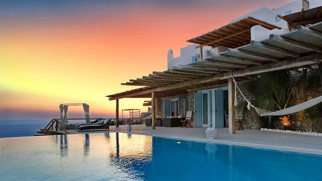 10 vacation rentals with infinity pools that are to dive for