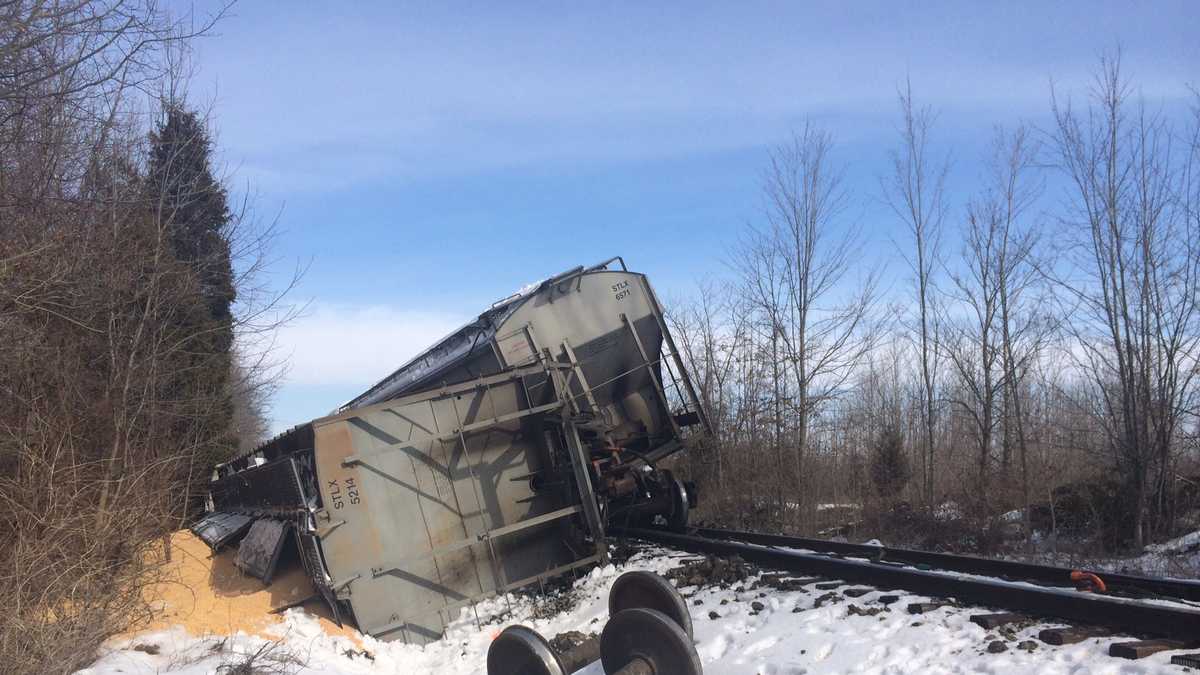 Images: Train derails in Scottsburg