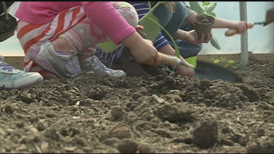 A Louisville elementary school celebrated going green with Kentucky's First Lady Jane Beshear.
