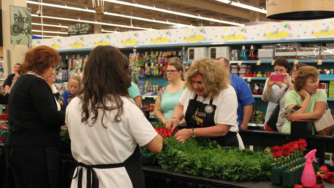 Images Kroger florists create garland of roses for Derby winner