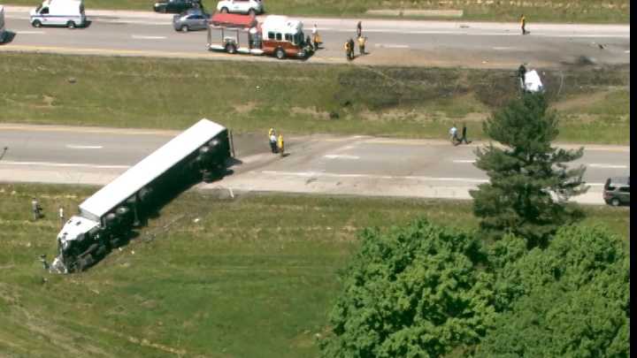 Images: 1 person killed in Shelby County crash on I-64