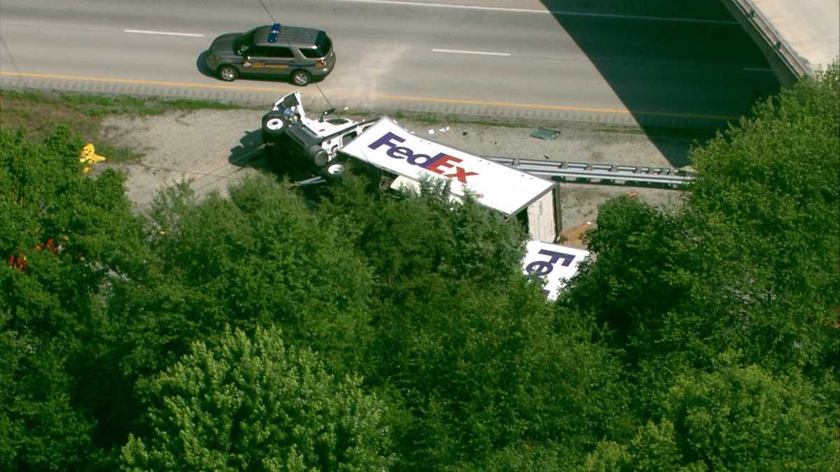Images Overturned tractortrailer block Bluegrass Parkway