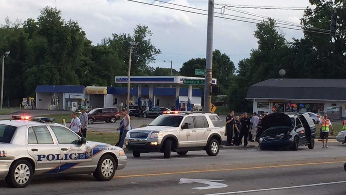 Teen injured in vehicle crash at Cane Run Road, Rockford Lane intersection