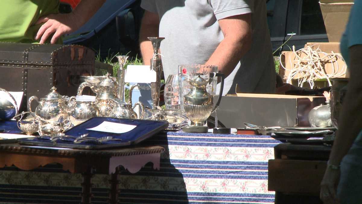 Antique market held at Locust Grove