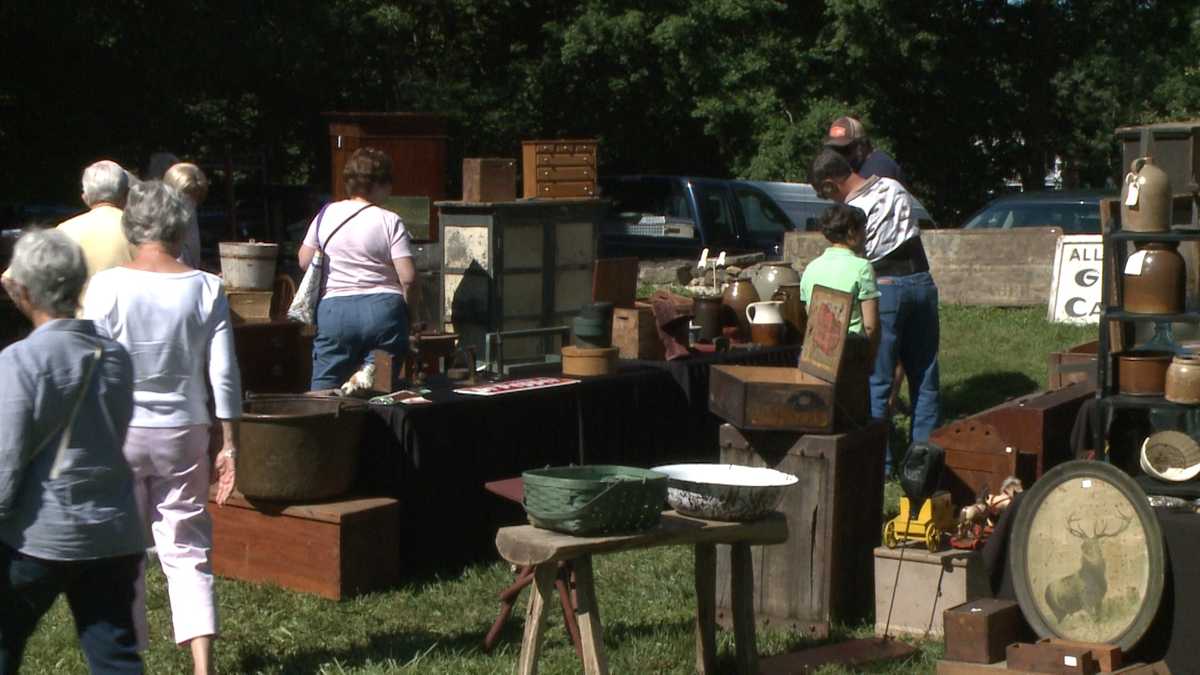 Antique market held at Locust Grove