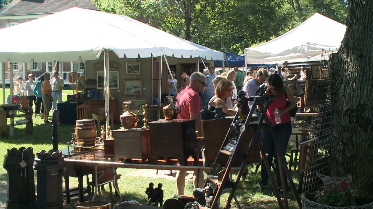 Antique market held at Locust Grove