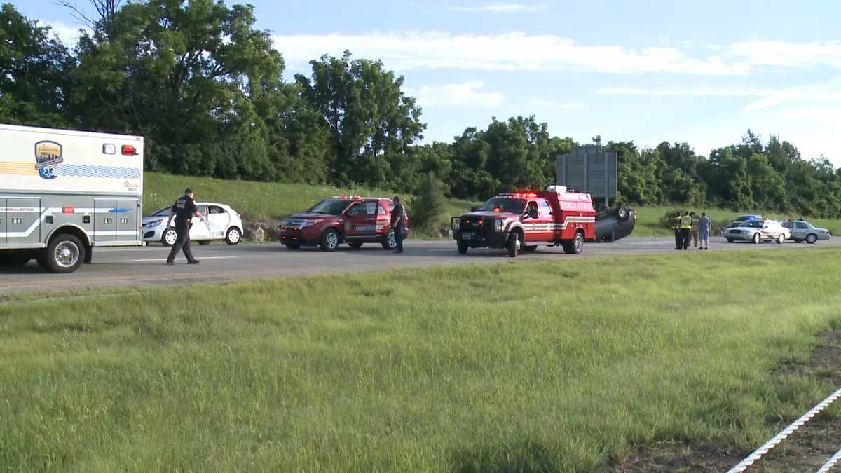Images Rollover crash on Gene Snyder Freeway