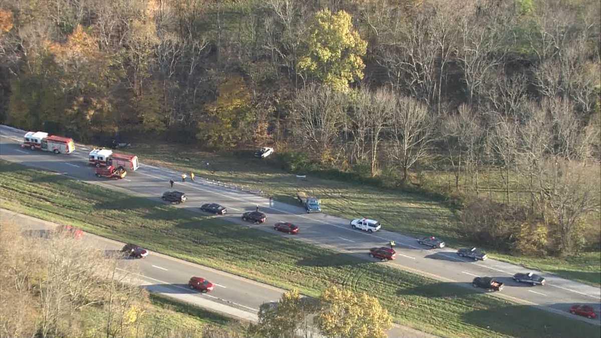 Images 4 vehicles involved in crash on I64 east in Shelby County