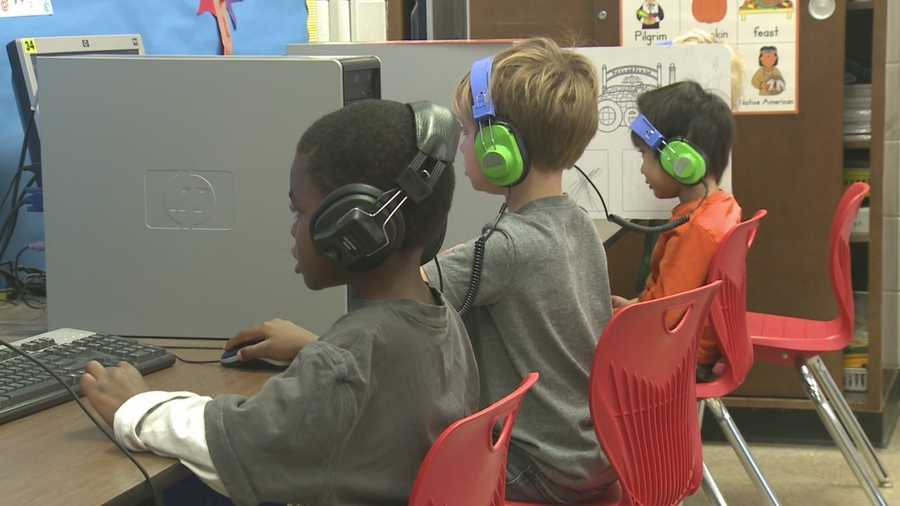 JCPS reaches out to low income minorities during early registration