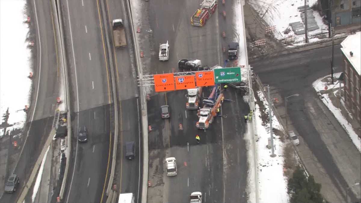 IMAGES Crash on I65 north in downtown Louisville