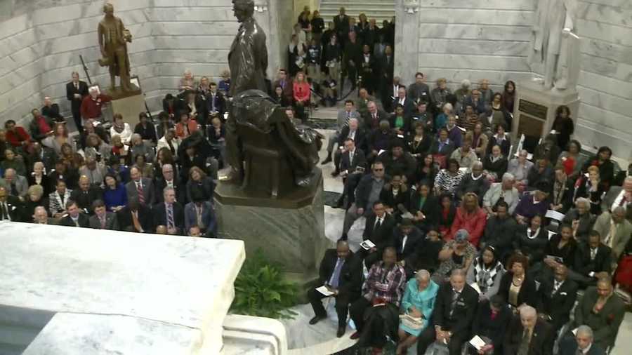 Kentuckians get a chance to pay their respects to former state Sen. Georgia Powers.