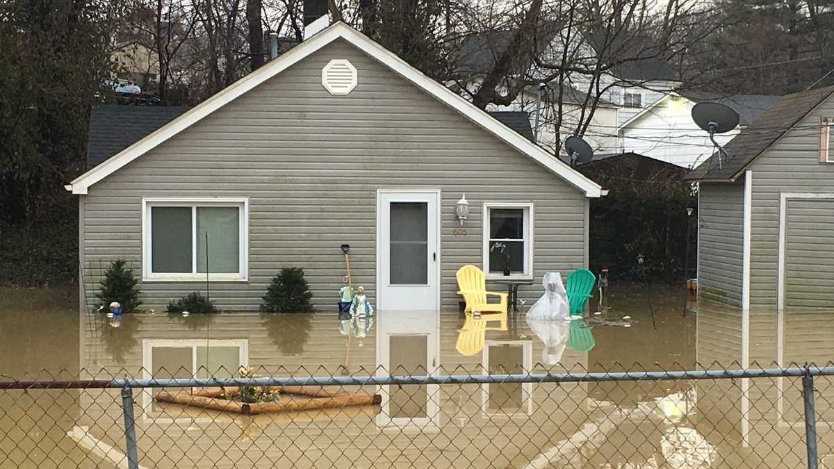 Images Flooding in New Albany