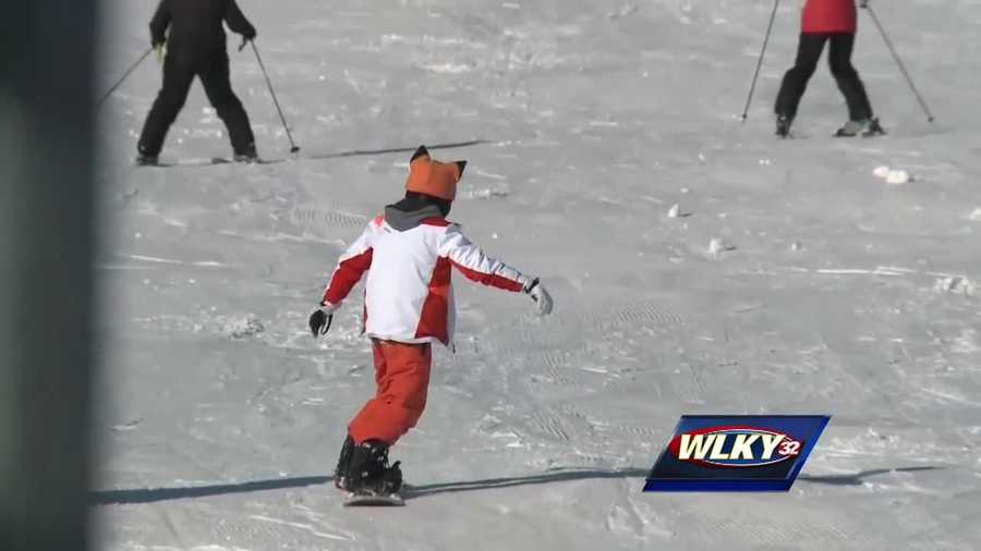 In this week's Small Town Sunday, WLKY went to Paoli, Indiana, for some small town hospitality and a place known for having fun in the snow.