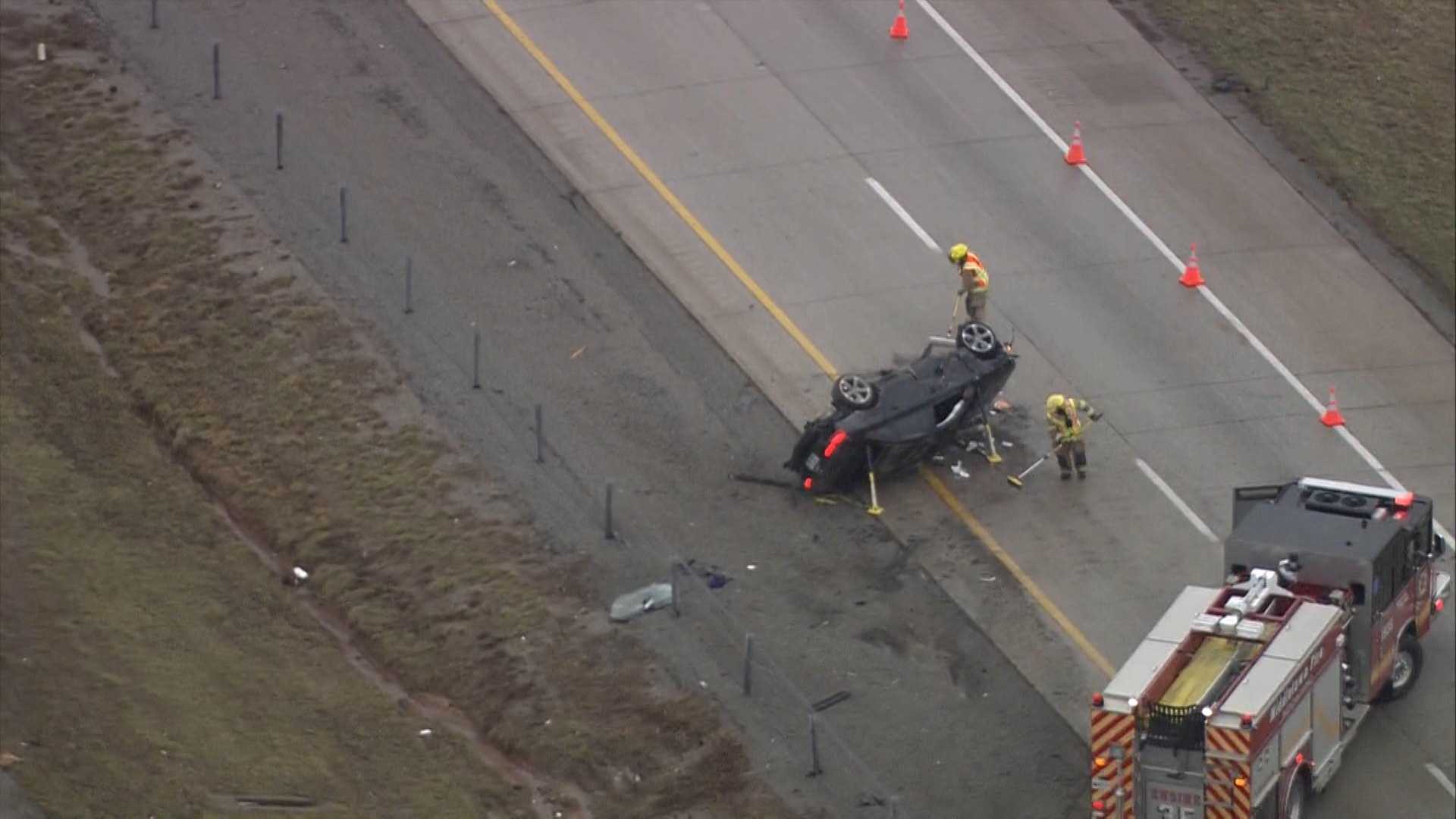 2 People Hurt In Rollover Crash On Gene Snyder Freeway