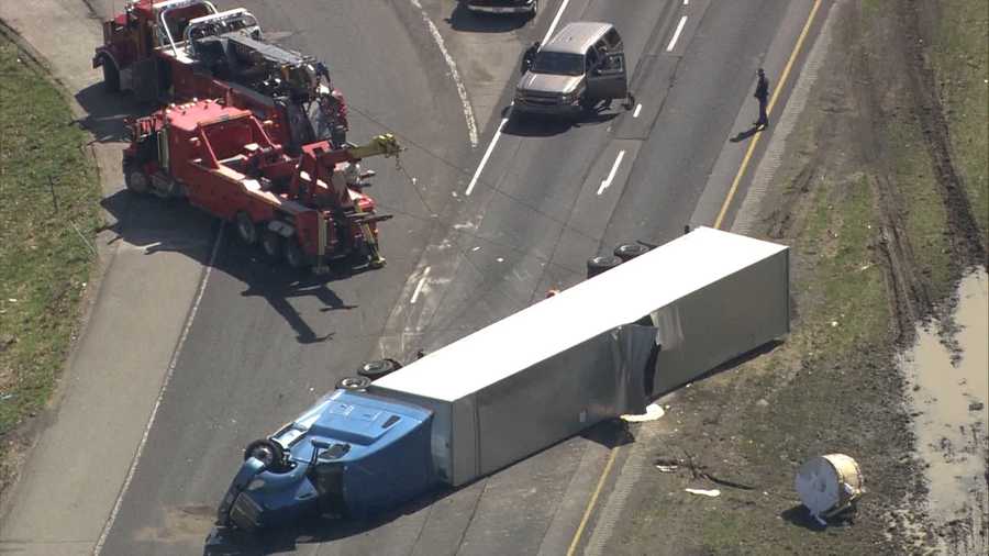 IMAGES: Tuesday afternoon crash closes on I-65 north in Clark County