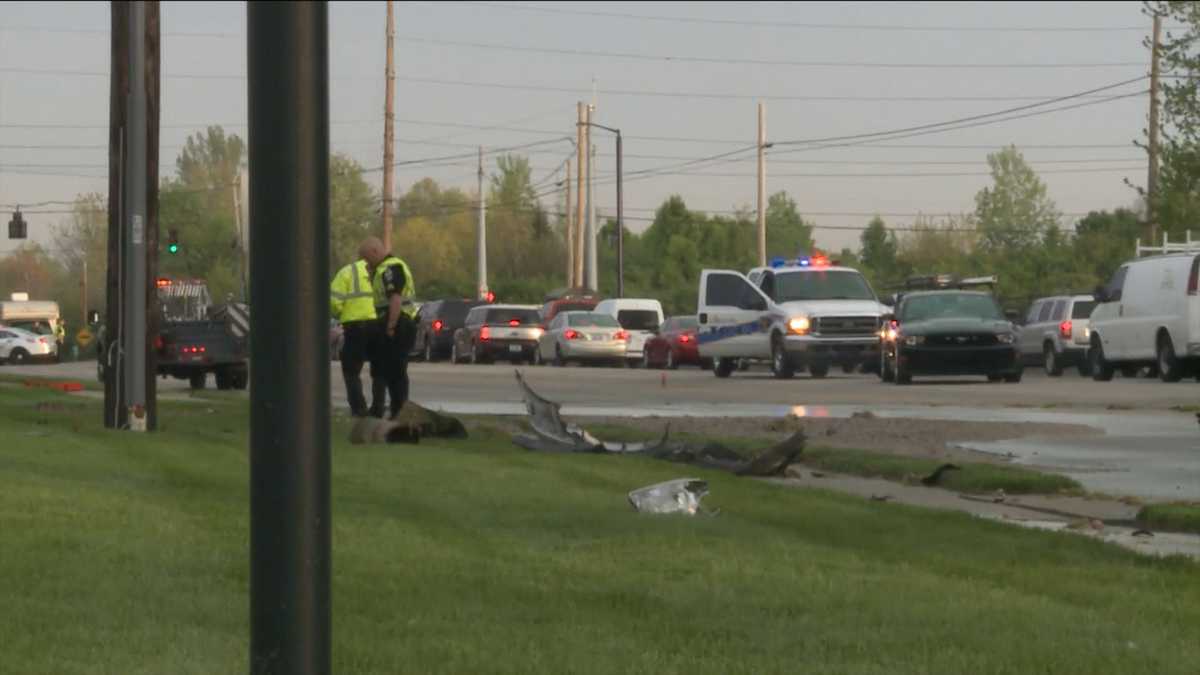 Images Fatal crash on Poplar Level Road
