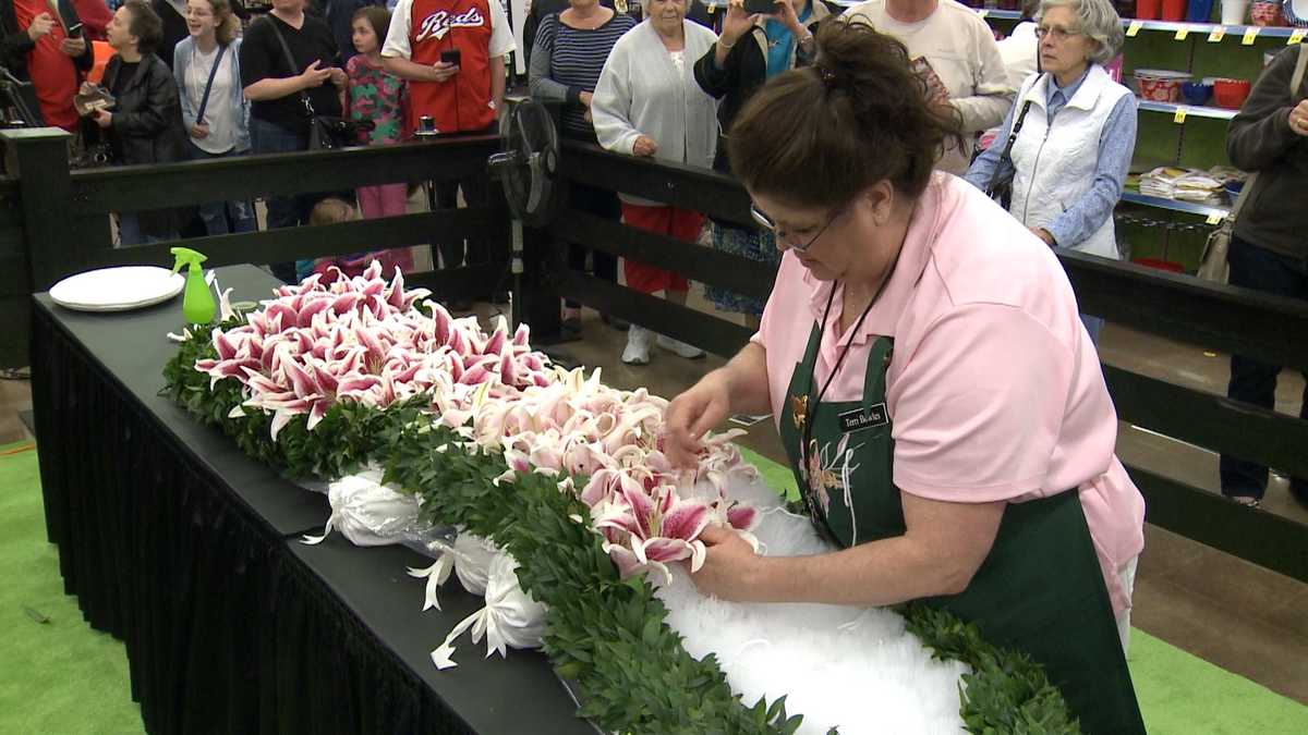 Garland of Lilies crafted at Middletown Kroger