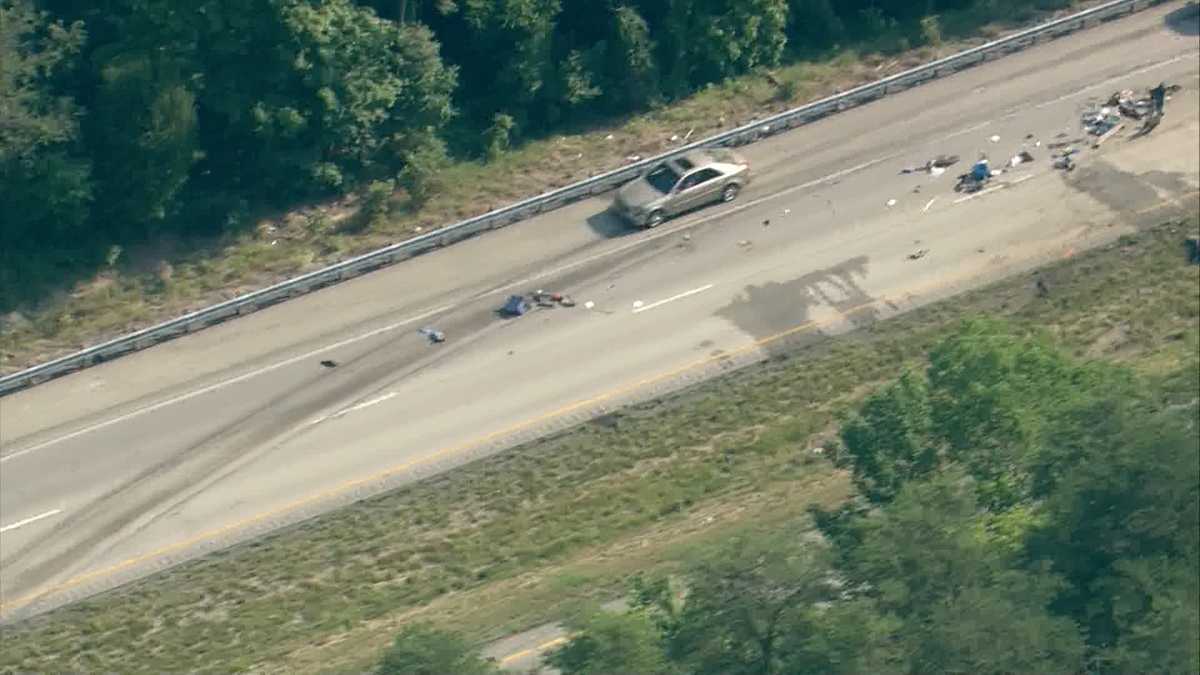 Images: Fatal crash on Bluegrass Parkway