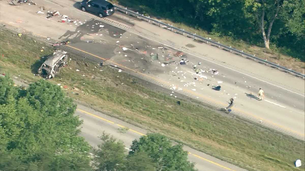 Images Fatal crash on Bluegrass Parkway