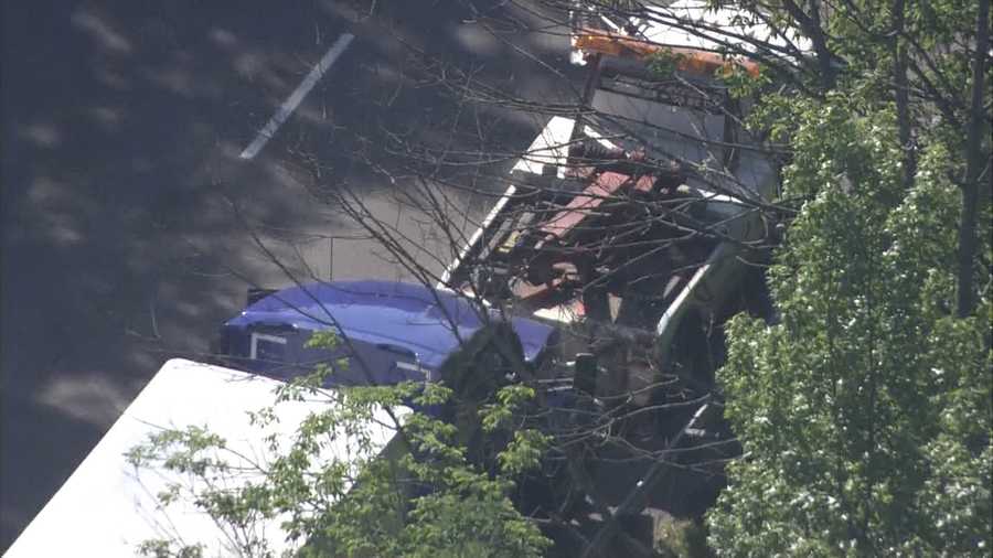 Images 2 semis involved in crash on I64 East
