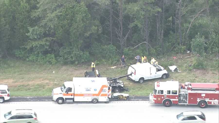 1 dead in rollover accident on Western Kentucky Parkway