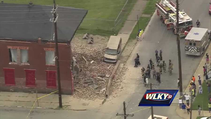 1 person dead after building collapses in Parkland neighborhood