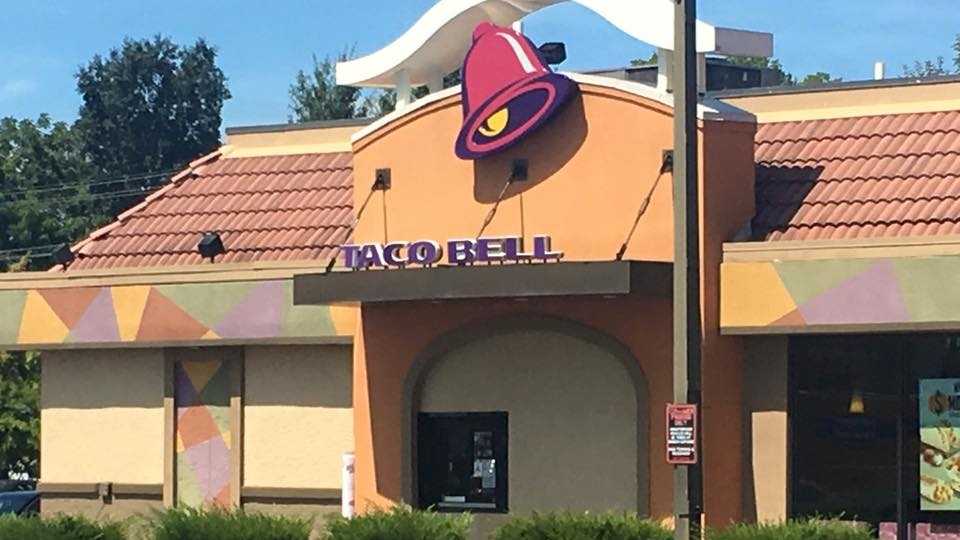 5 LMPD officers denied service at Taco Bell