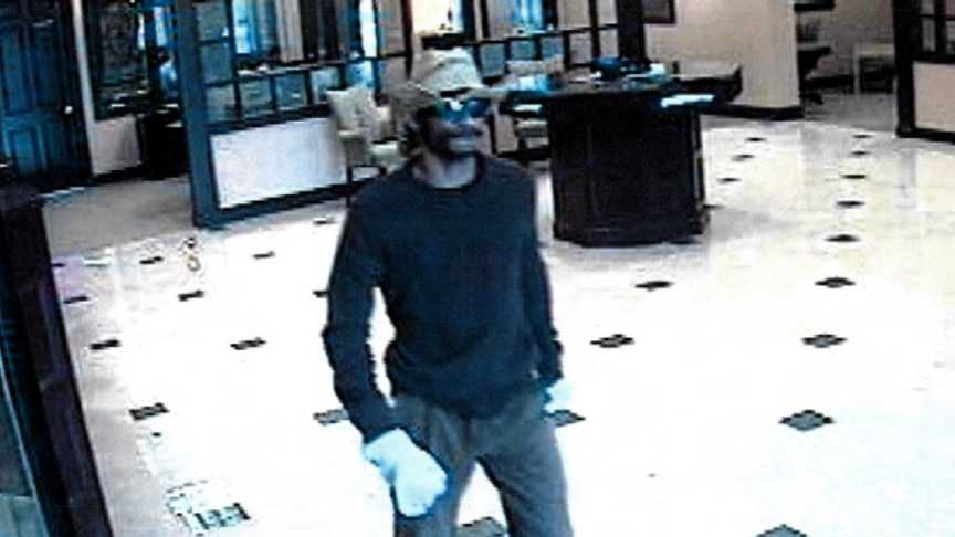 Man wanted in Elizabethtown bank robbery