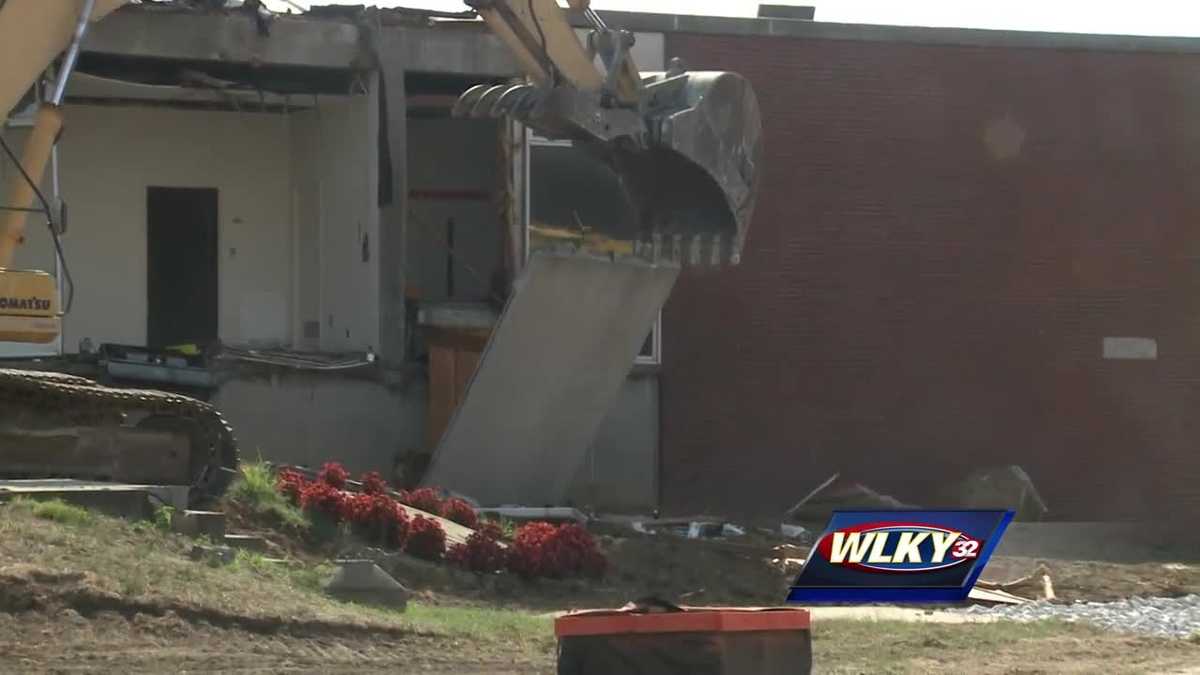 Crews demolish Crawford Gym on UofL campus