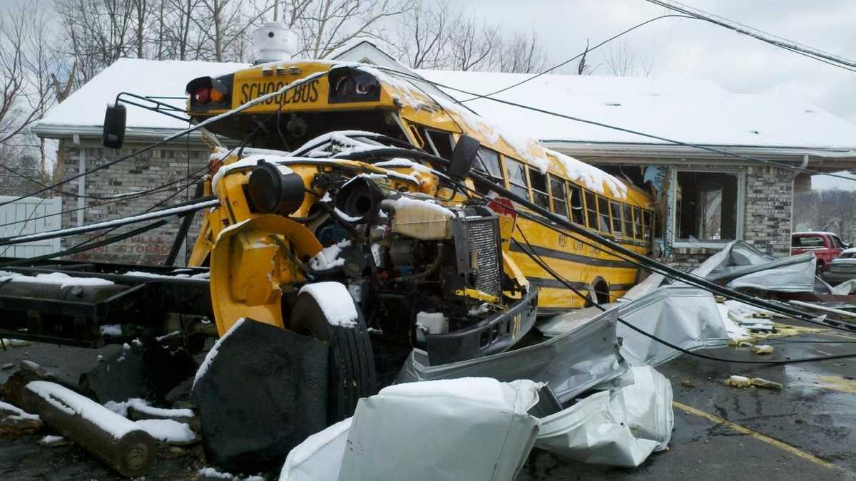 Images Tornado Recovery Efforts